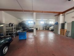 RIF. 1489 MAGAZZINO CON UFFICI E SERVIZI