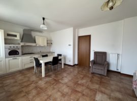 RIF. 1490 CASA ACCOSTATA DIVISIBILE IN DUE APPARTAMENTI CON GIARDINO PRIVATO