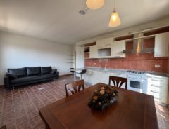 RIF. 1947 SPLENDIDO APPARAMENTO CON INGRESSO PRIVATO SU PALAZZINA DI SOLE 6 UNITA'