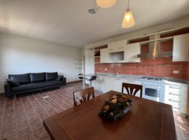 RIF. 1947 SPLENDIDO APPARAMENTO CON INGRESSO PRIVATO SU PALAZZINA DI SOLE 6 UNITA'