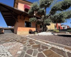 RIF.1951 ELEGANTE PORZIONE DI BIFAMILIARE IN ORIZZONTALE IN CENTRO A CAMPAGNA LUPIA
