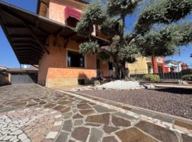RIF.1951 ELEGANTE PORZIONE DI BIFAMILIARE IN ORIZZONTALE IN CENTRO A CAMPAGNA LUPIA