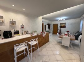 RIF. 1973  APPARTAMENTO AL PIANO TERRA CON AMPIO GIARDINO ESCLUSIVO