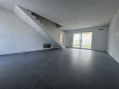 RIF. 1979 PORZIONE DI TESTA COMUNICANTE SOLO CON IL GARAGE