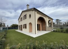 RIF. 1979 BIFAMILIARE DI NUOVA COSTUZIONE CON OLTRE 1300 MQ. DI SCOPERTO PRIVATO